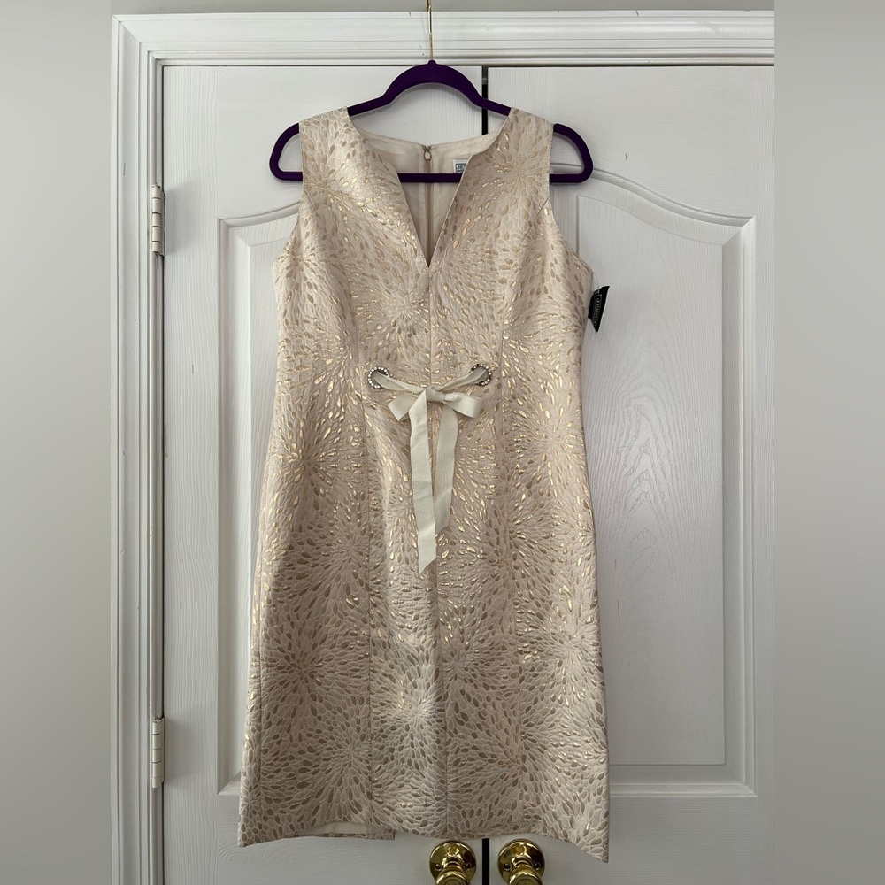 NWT Jessica Howard Elegant Gold and Cream Sleeveless Dress